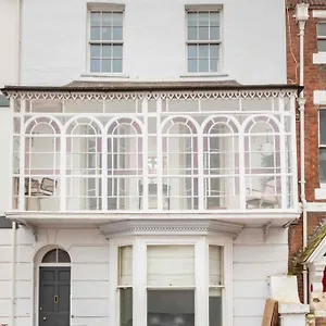 https://beautiful-city-centre-flat-with-free-parking.cardiffhotelswales.com