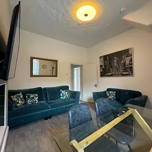  Holiday home 4 Bedroom House, Location