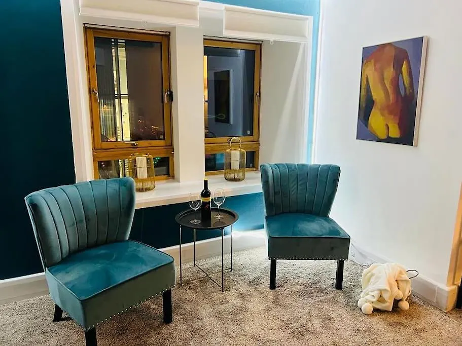Central Flat Ideal For Work & Leisure location
